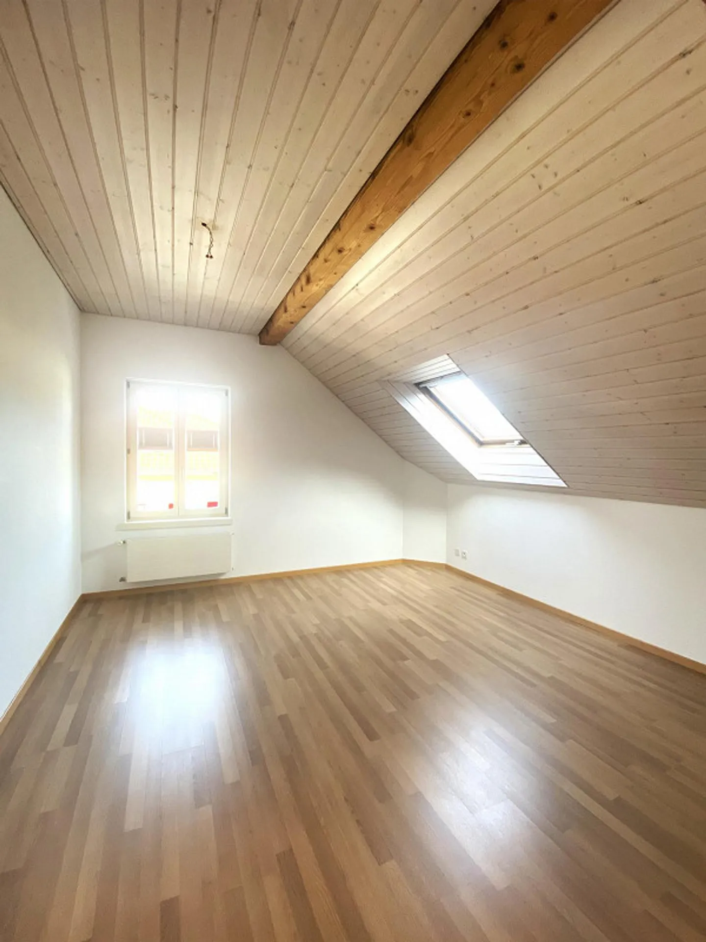 Grosszügige und helle Dachwohnung - Foto 2 von 5