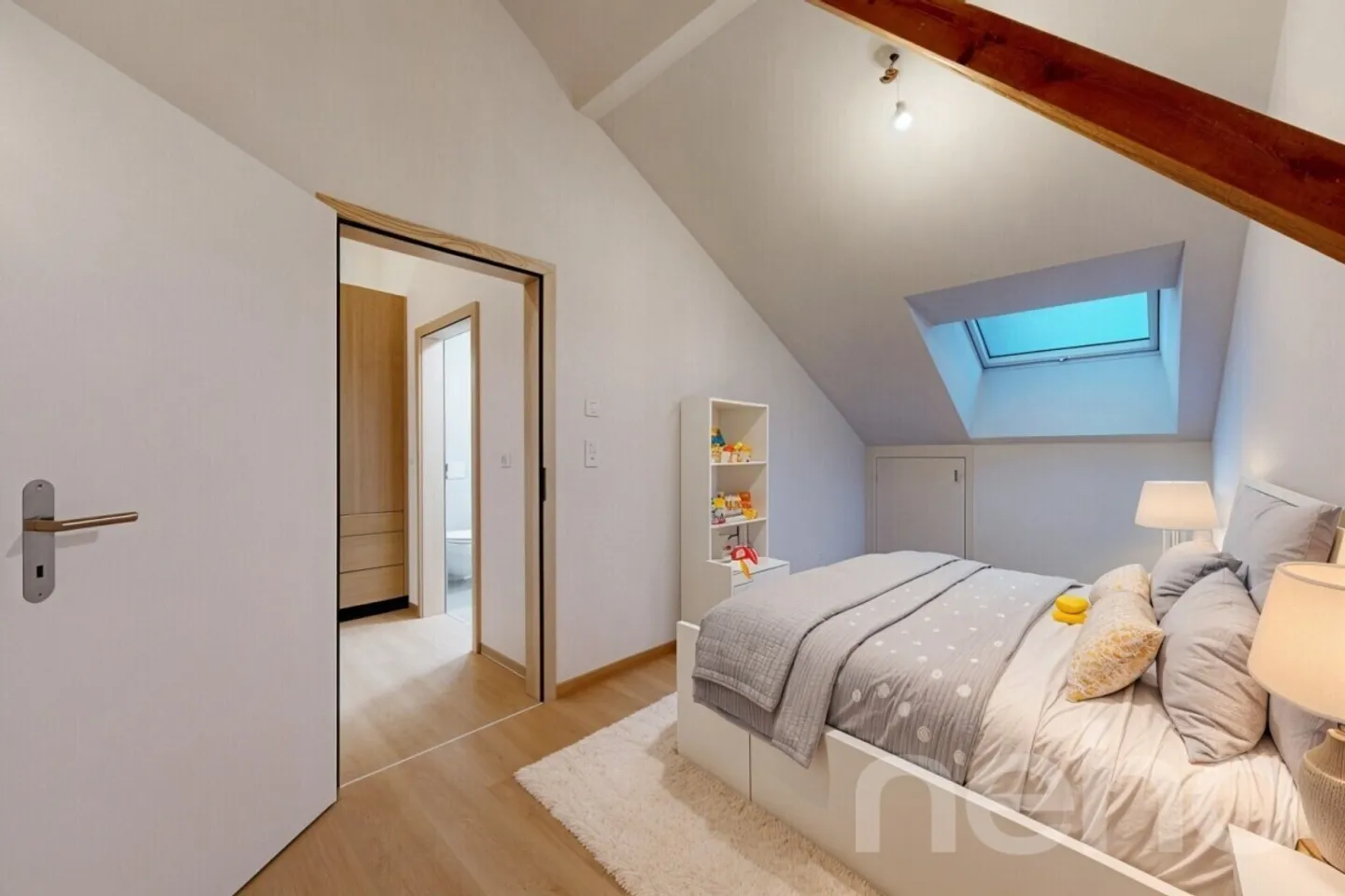 Splendido appartamento 5.5p sotto il tetto esposto a sud in un edificio storico! - Foto 8 di 13