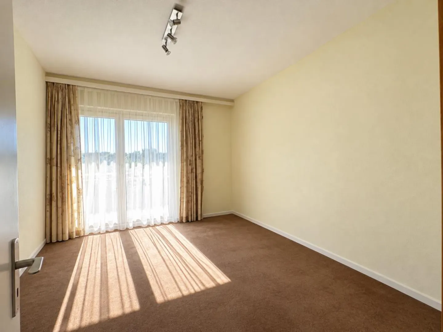 Family Life with a View - Spacious Living on Two Levels - Photo 13 of 19