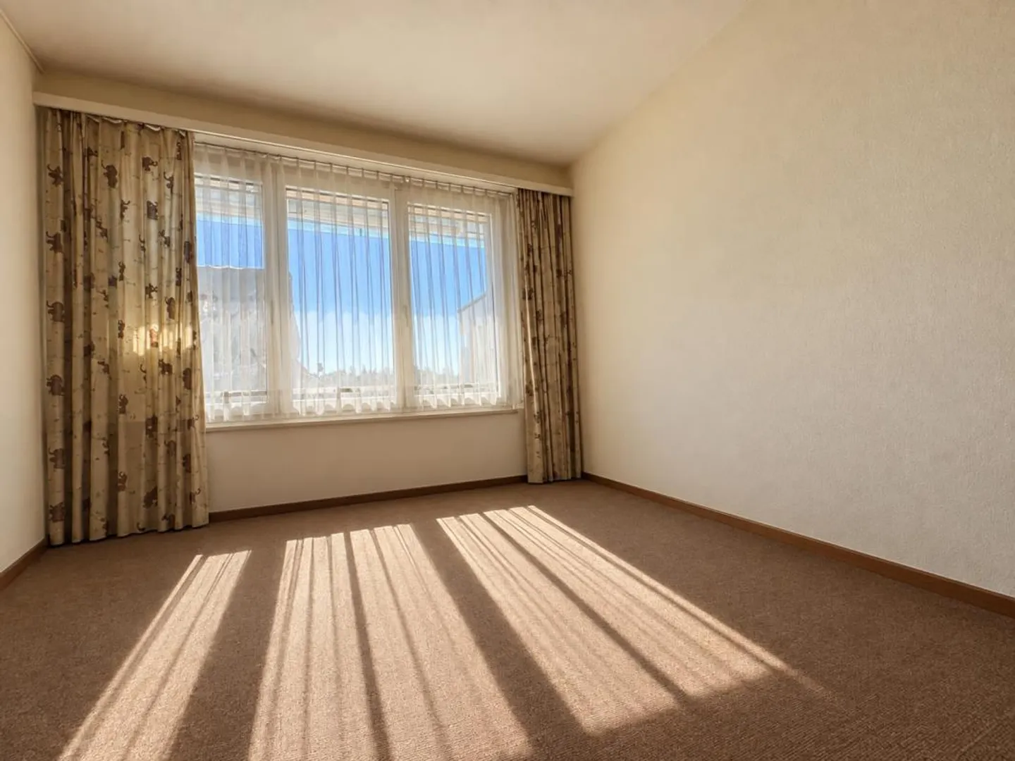 Family Life with a View - Spacious Living on Two Levels - Photo 14 of 19