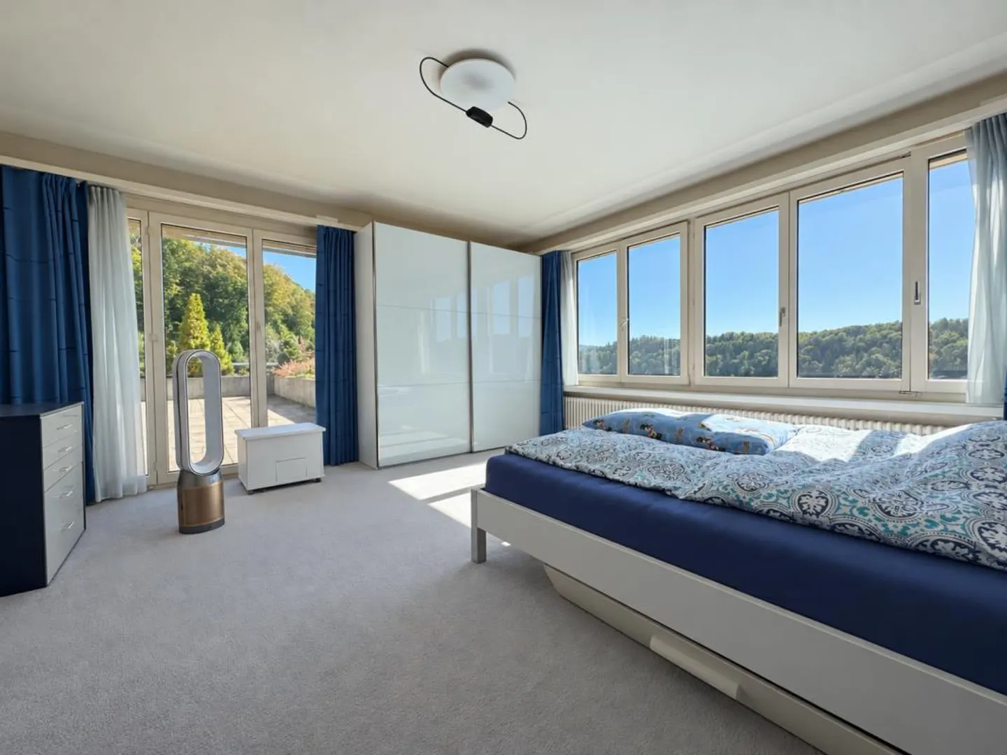 Family Life with a View - Spacious Living on Two Levels - Photo 15 of 19