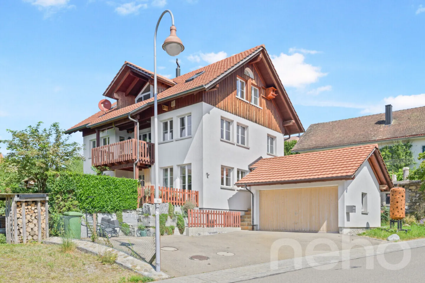 Ampia casa unifamiliare indipendente in posizione idilliaca - Foto 2 di 12