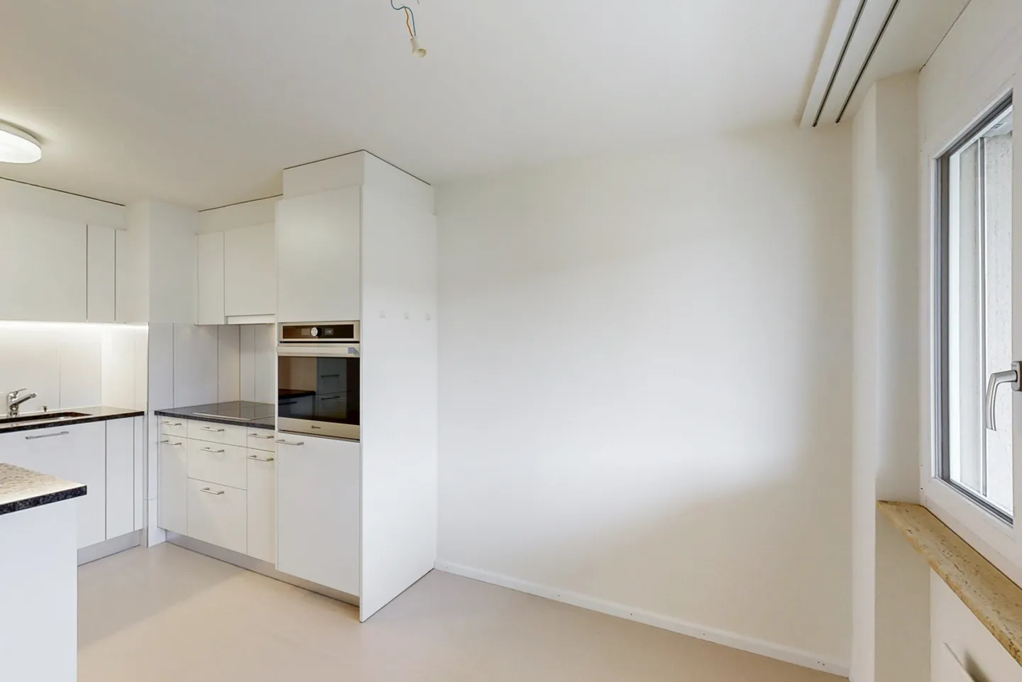 Appartamento luminoso con balcone - Foto 2 di 11