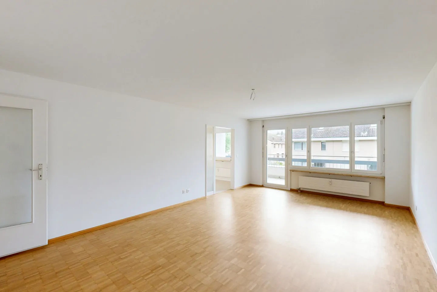 Appartamento luminoso con balcone - Foto 4 di 11