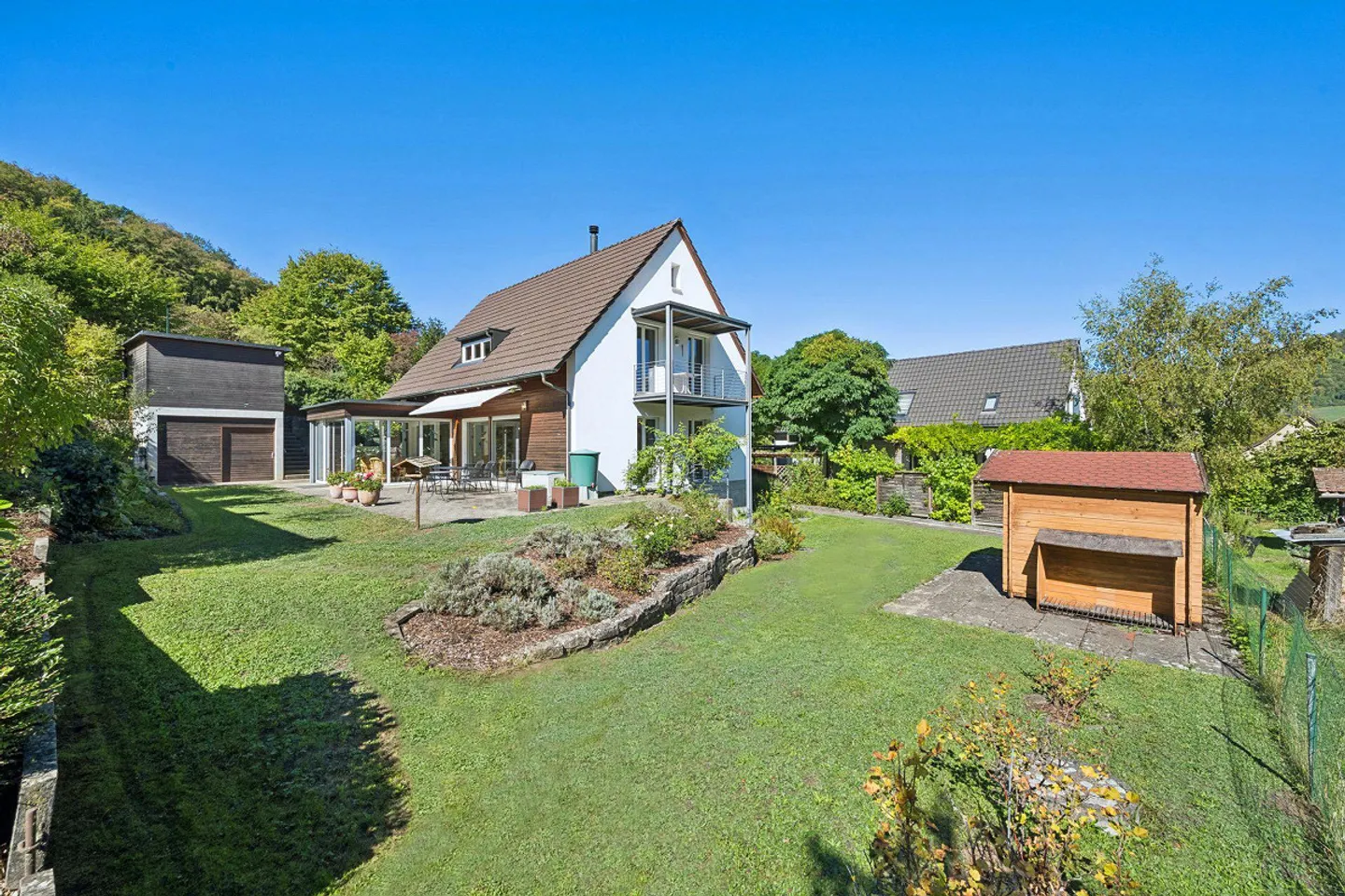 Incantevole casa indipendente con giardino - Foto 1 di 21