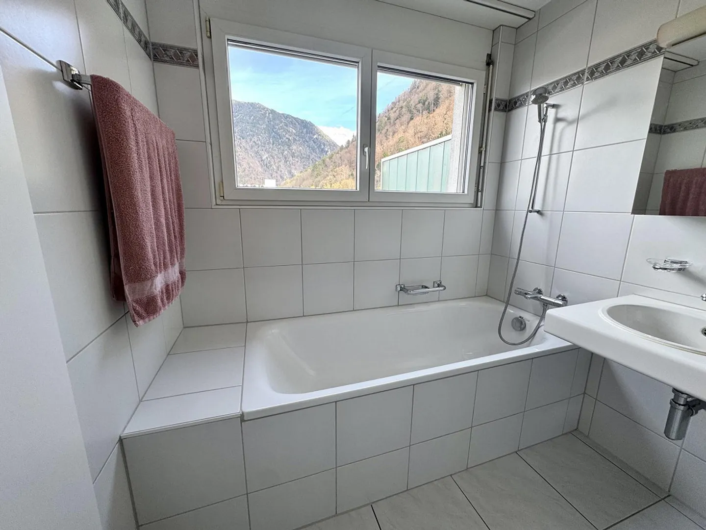 Spacious 4.5-room penthouse apartment - Photo 2 of 18