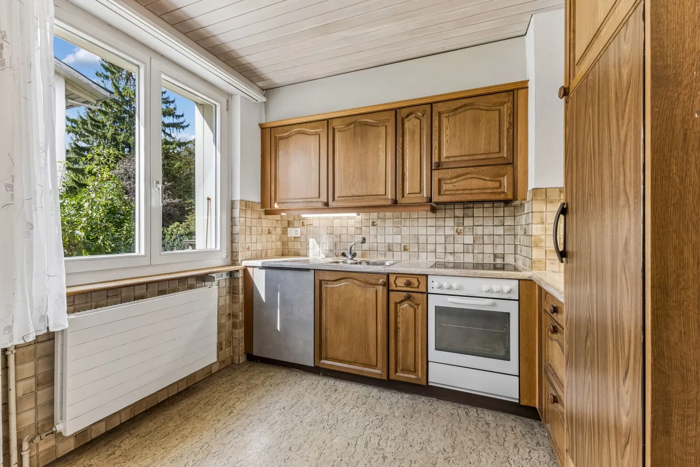 Maison individuelle de 4,5 pièces avec potentiel de rénovation pour le rêve familial - Photo 4 sur 13