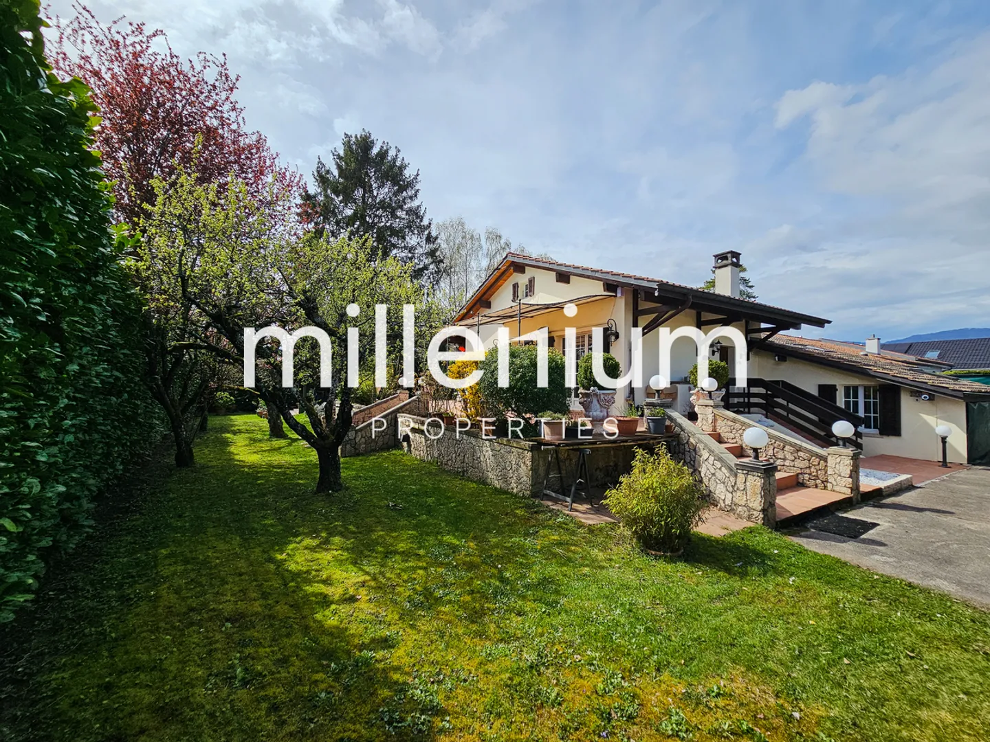 Beautiful rural villa furnished in Crans-près-Céligny - Photo 1 of 13