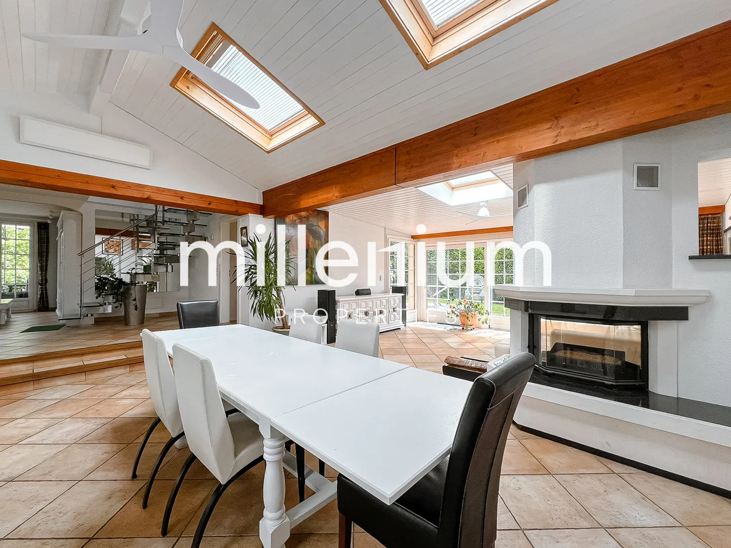 Beautiful rural villa furnished in Crans-près-Céligny - Photo 5 of 13