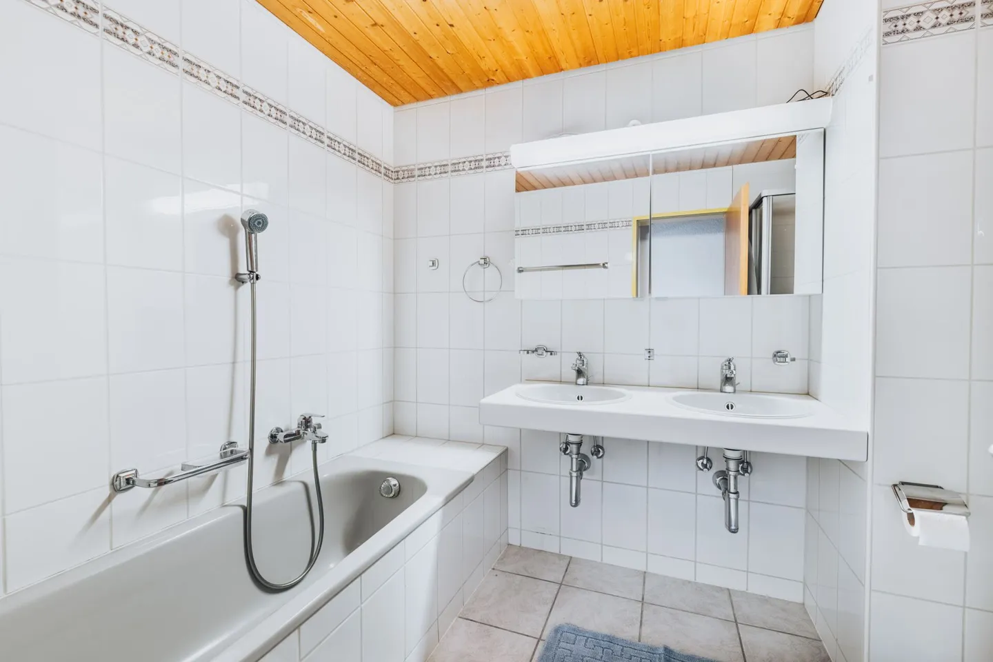 4.5-ROOM APARTMENT WITH GALLERY IN THE VILLAGE CENTER - Photo 9 of 21