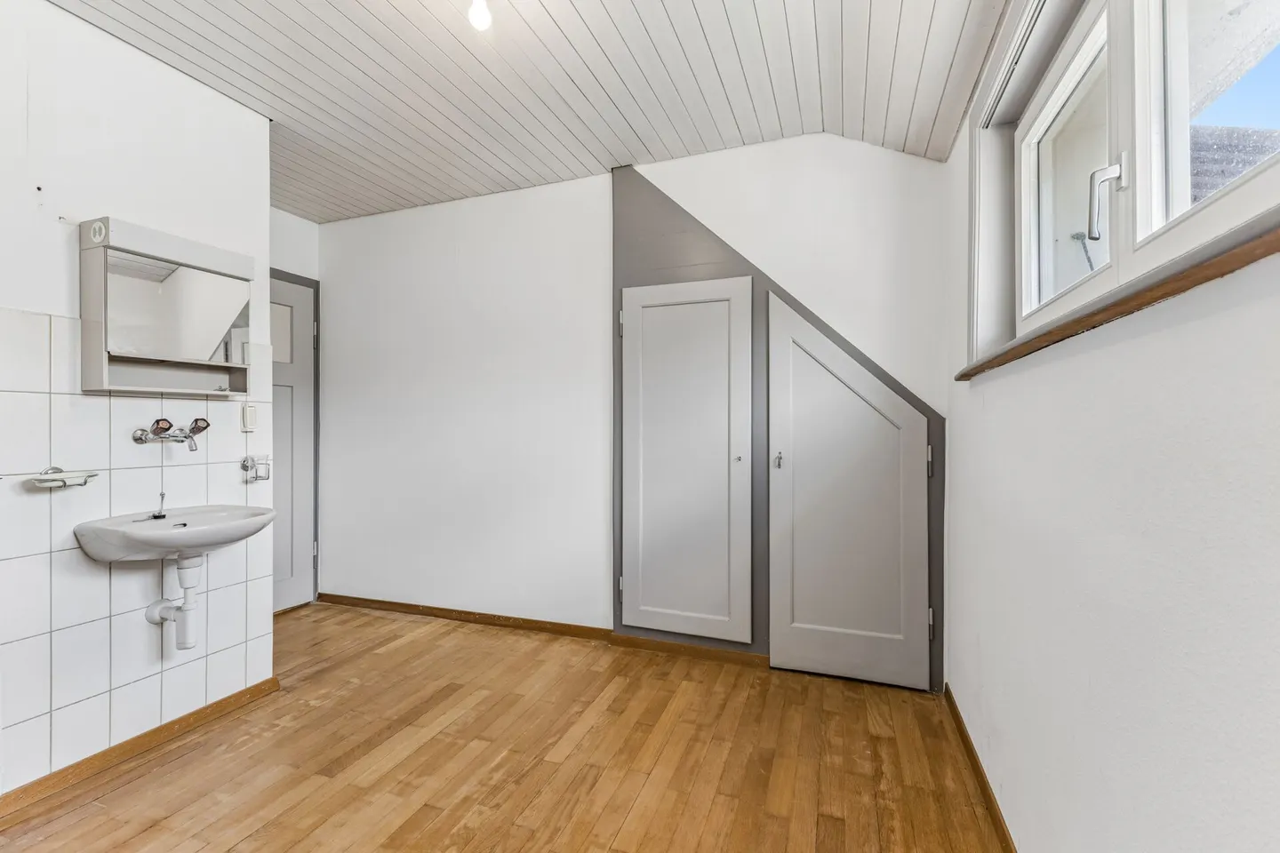 Maison individuelle de 4,5 pièces avec potentiel de rénovation pour le rêve familial - Photo 9 sur 13