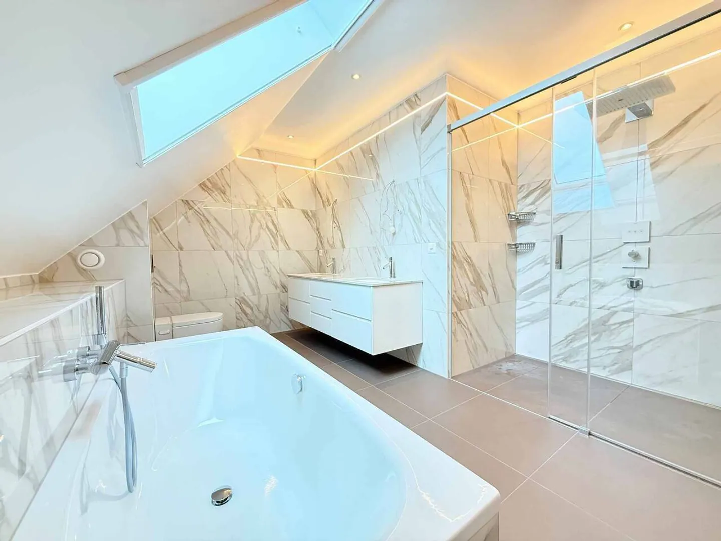 Zeitgenössische Villa mit 6,5 Zimmern in Gland - Eleganz, Licht und Gelassenheit - Foto 10 von 13
