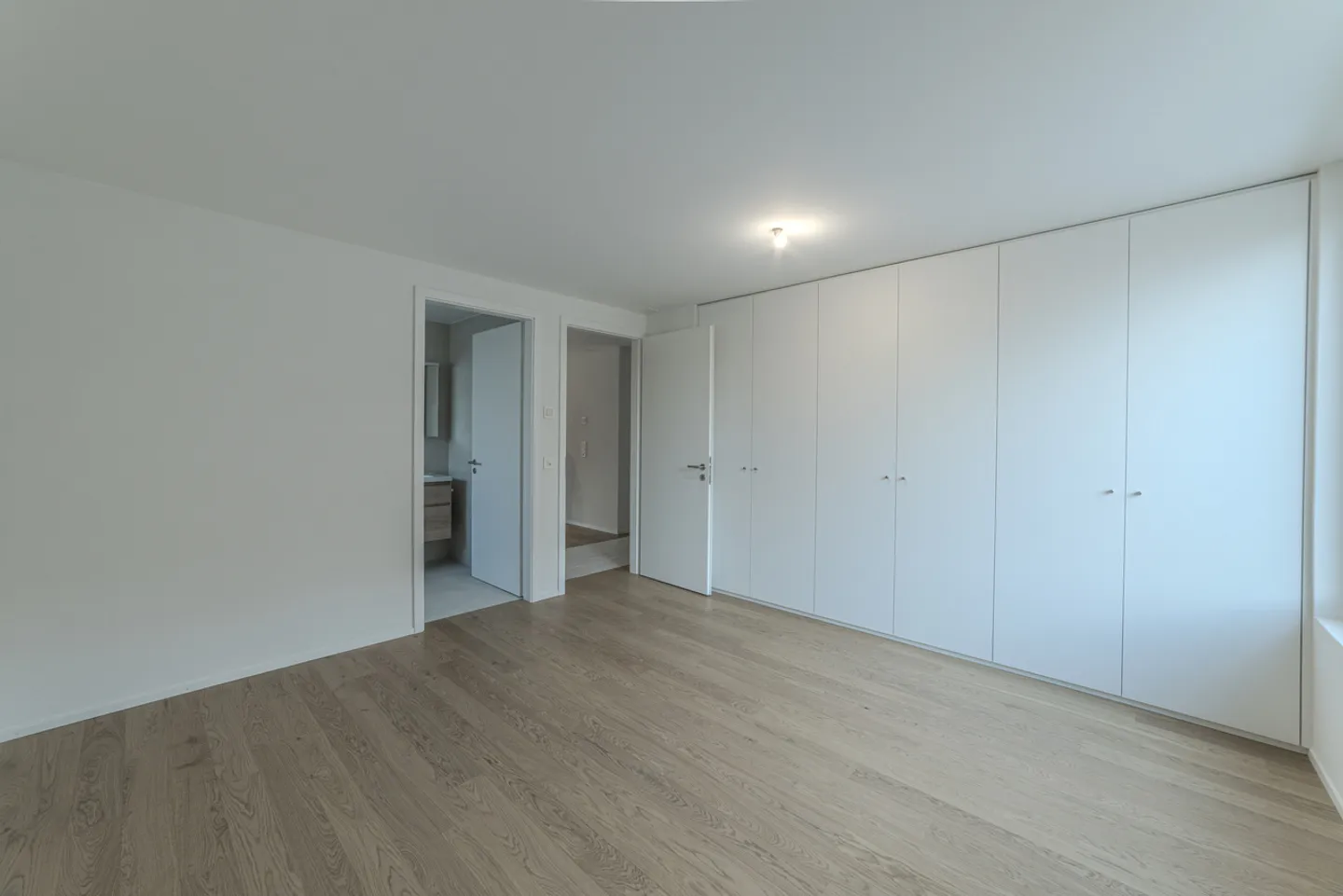 Schönes 3,5-Zimmer-Neubau mit Terrasse und Garten sofort verfügbar! - Foto 2 von 8