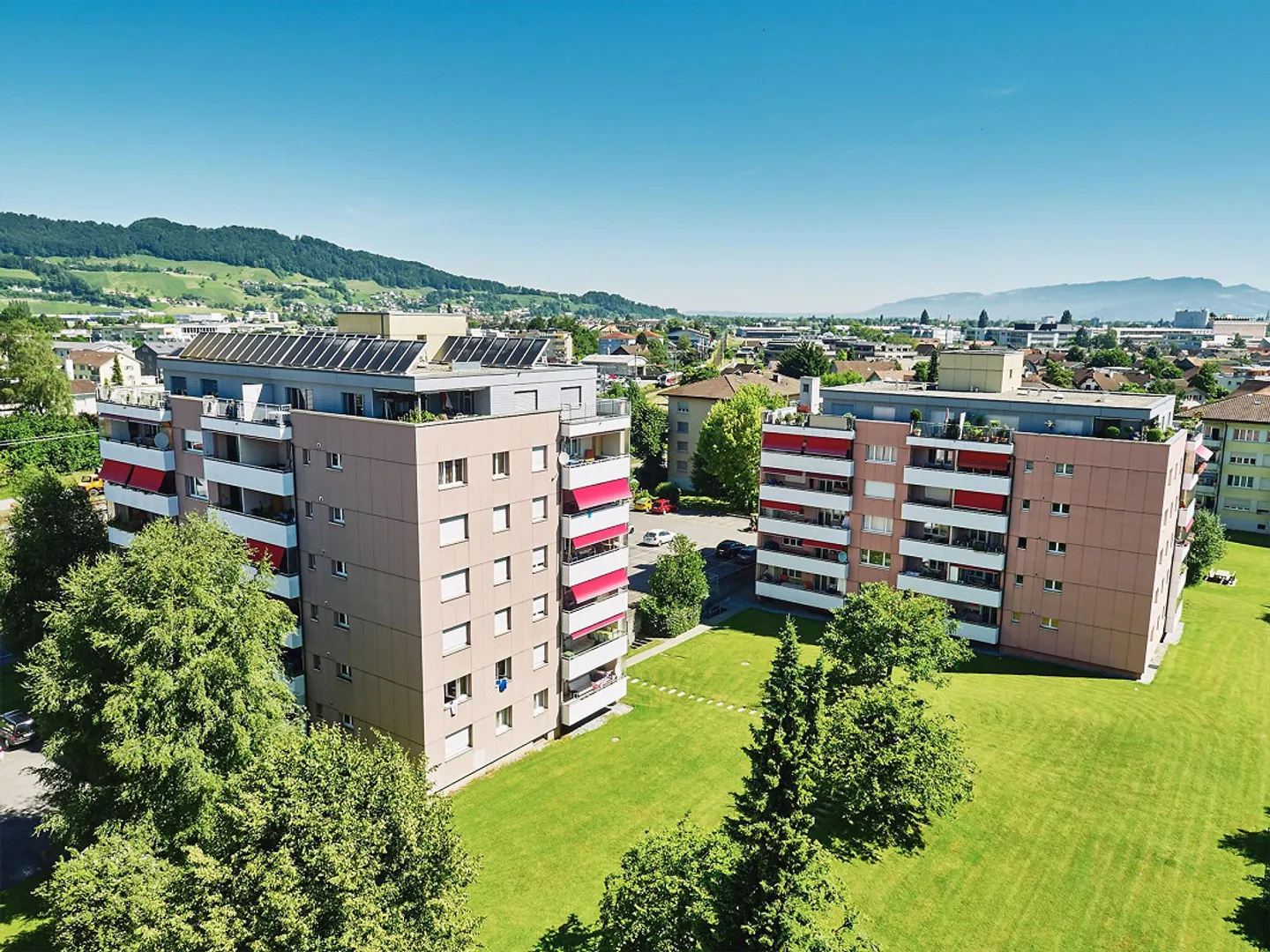 Moderno appartamento con 2 camere e balcone - Foto 1 di 9