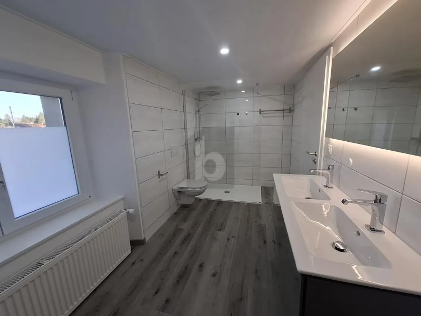 Geräumiges Familienhaus - Foto 3 von 6