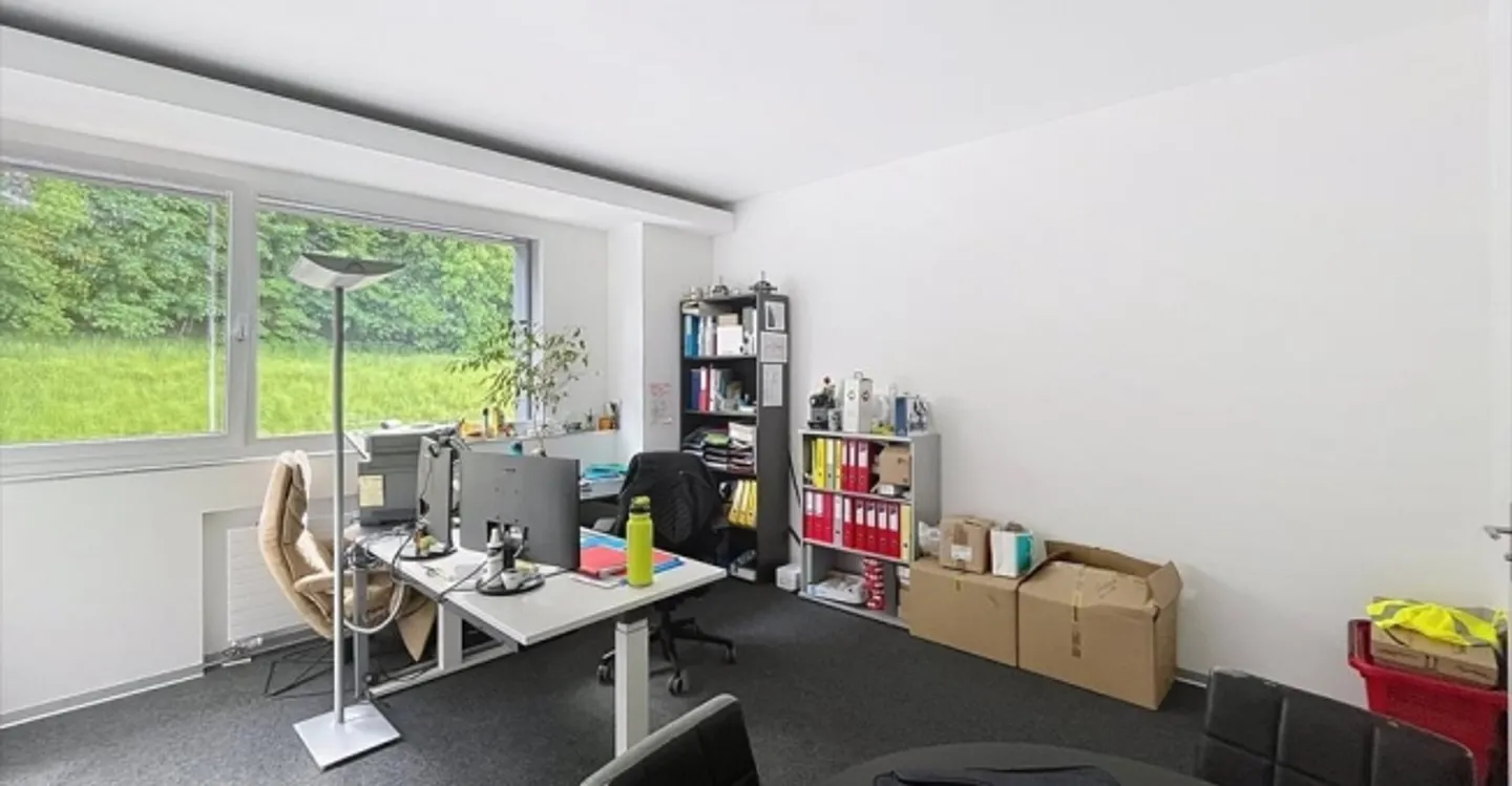 Office space for rent - Photo 3 of 5