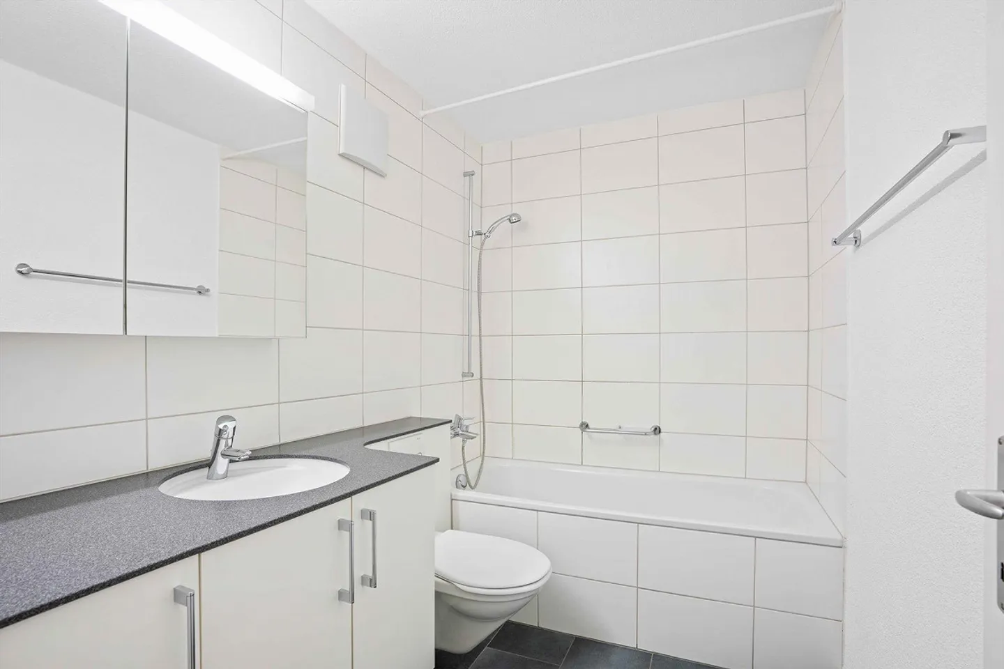 Moderno appartamento con 2 camere e balcone - Foto 7 di 9