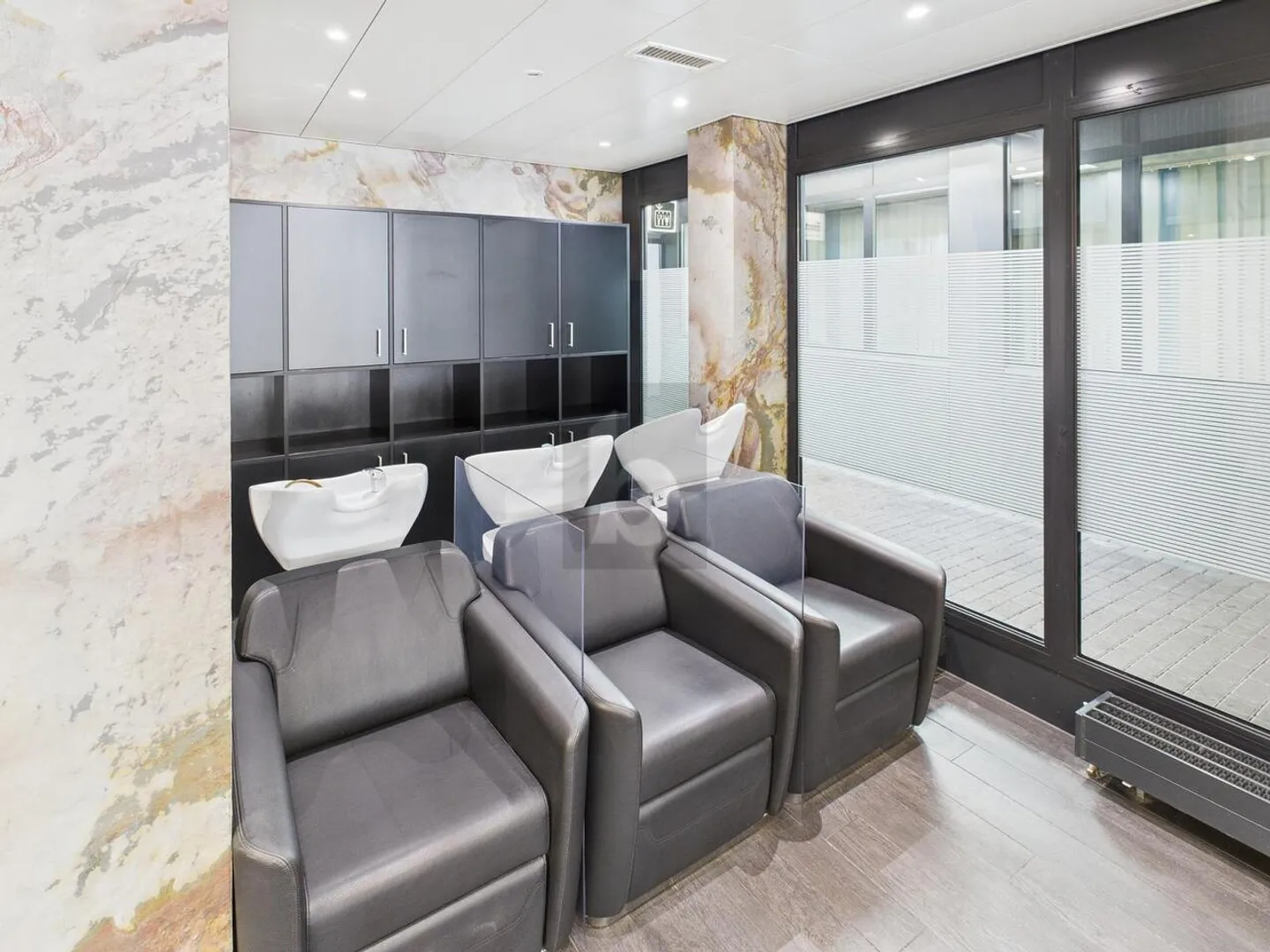 Loyer abordable avec reprise d'inventaire - Photo 3 sur 6