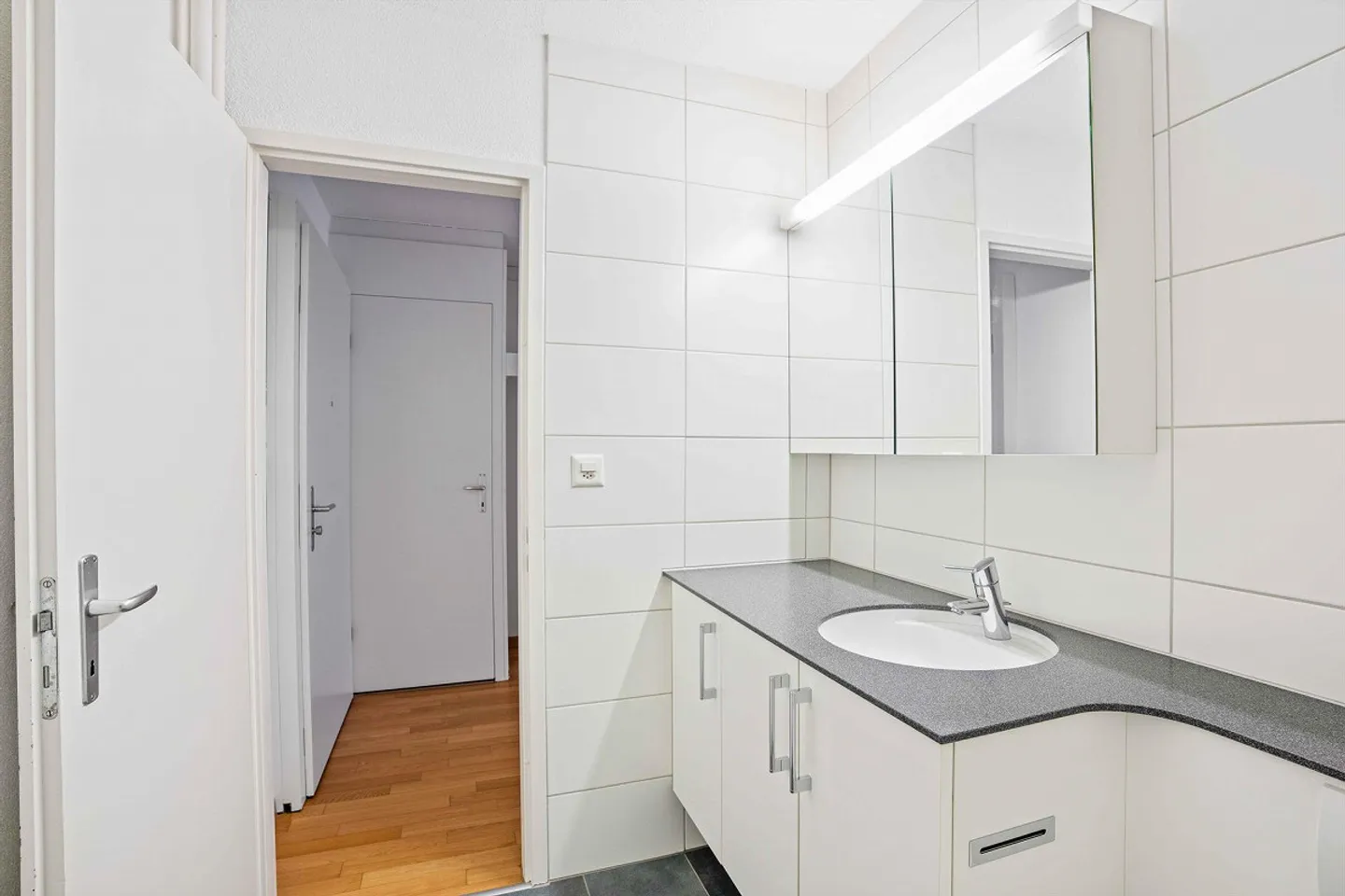 Moderno appartamento con 2 camere e balcone - Foto 8 di 9