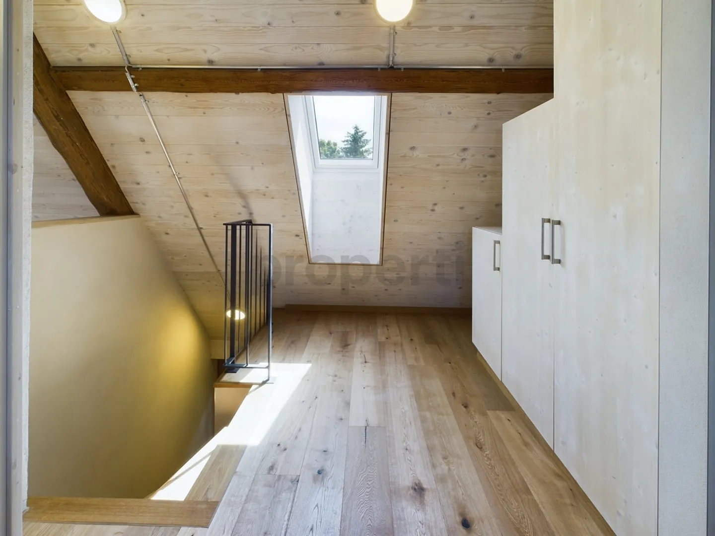 Charming 3.5-room attic apartment in a central location in Bätterkinden - Photo 7 of 11