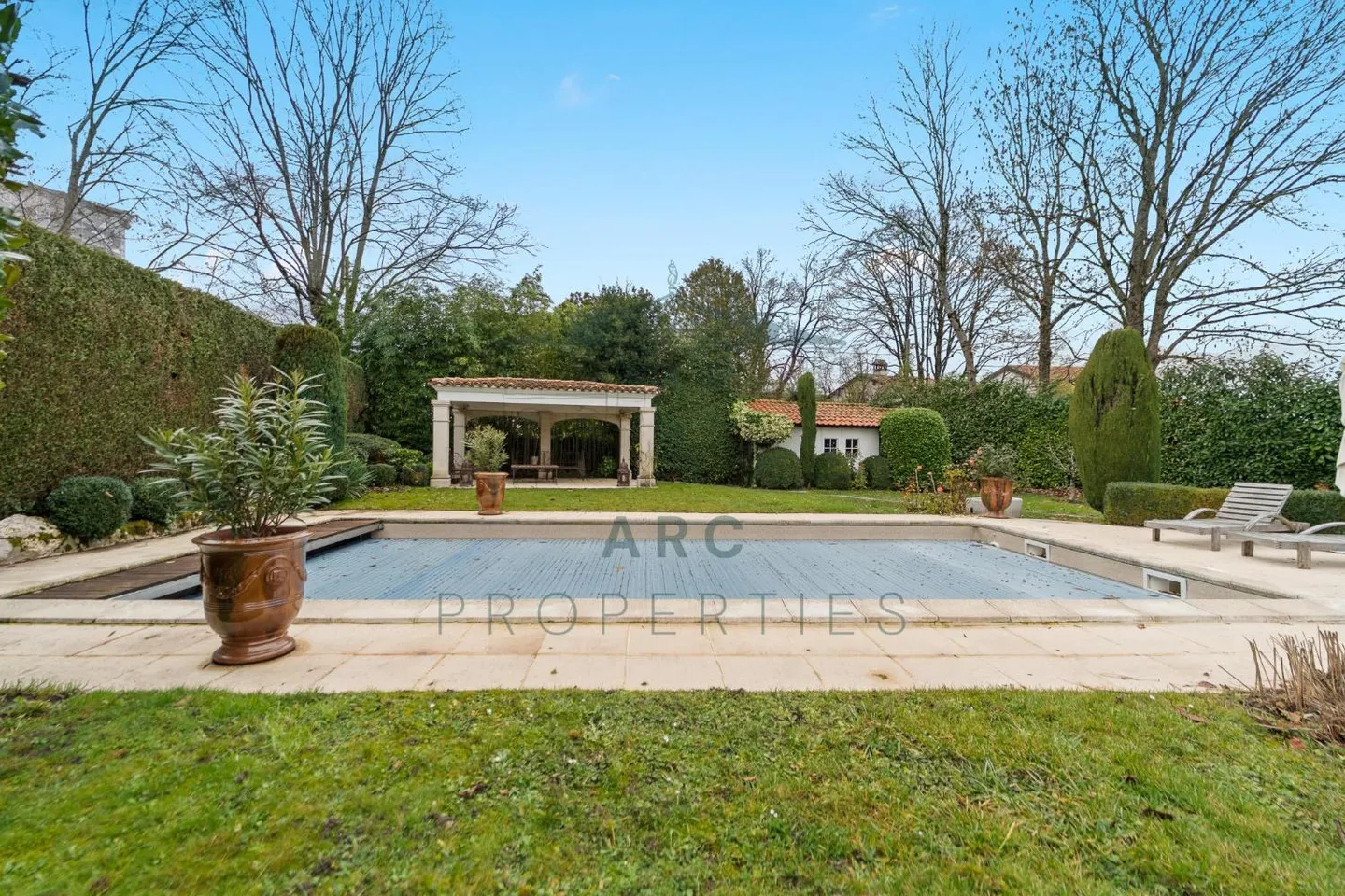 HERMANCE - MAGNIFIQUE MAISON DE VILLAGE AVEC PISCINE - Photo 2 sur 6