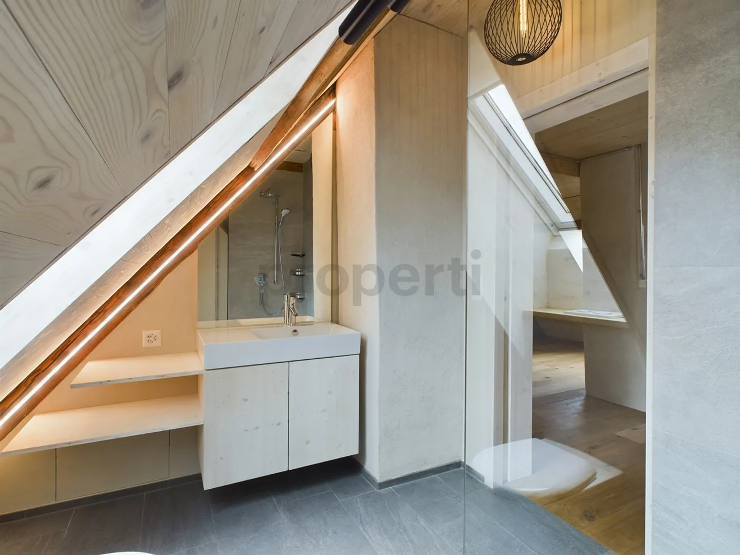 Charming 3.5-room attic apartment in a central location in Bätterkinden - Photo 10 of 11