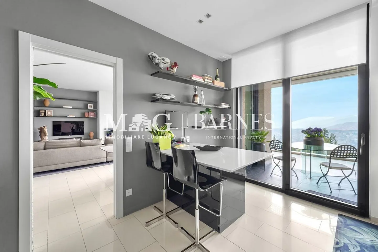 Lugano, Aldesago: Penthouse 5.5 Zimmer mit Seeblick, Terrasse und Jacuzzi - Foto 9 von 18