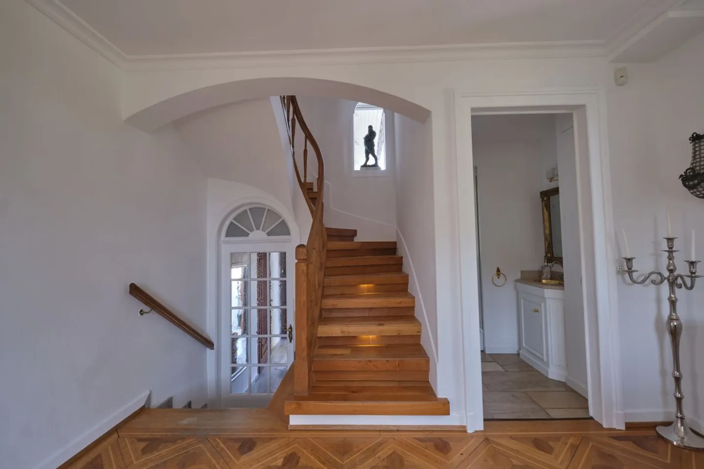 Schöne möblierte Wohnung in einem renovierten Herrenhaus - Foto 8 von 13