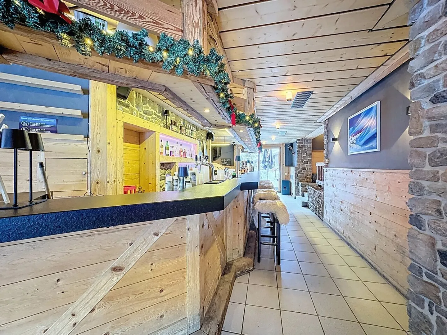 Café-Bar nel Centro di Morgins - Foto 1 di 13