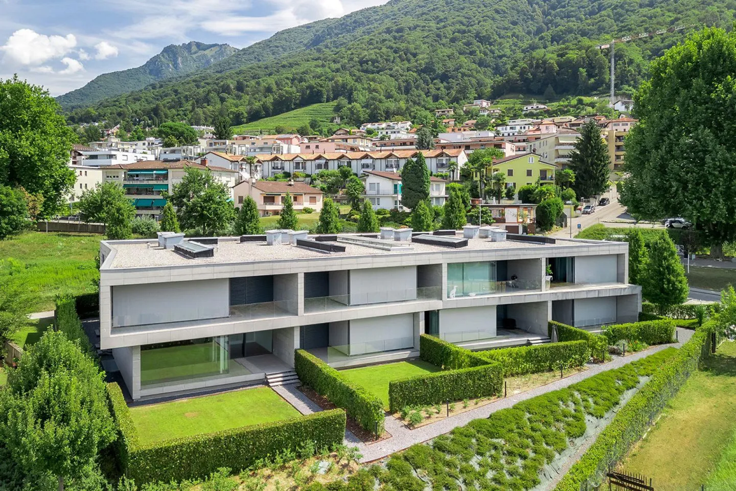 LUSSUOSO 4.5 LOCALI CON GIARDINO | LUXURIOUS 4.5-ROOM WITH GARDEN |... - Foto 1 von 13