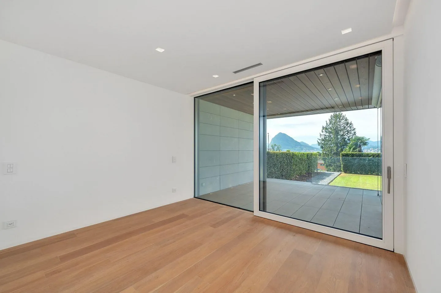 LUSSUOSO 4.5 LOCALI CON GIARDINO | LUXURIOUS 4.5-ROOM WITH GARDEN |... - Foto 7 von 13