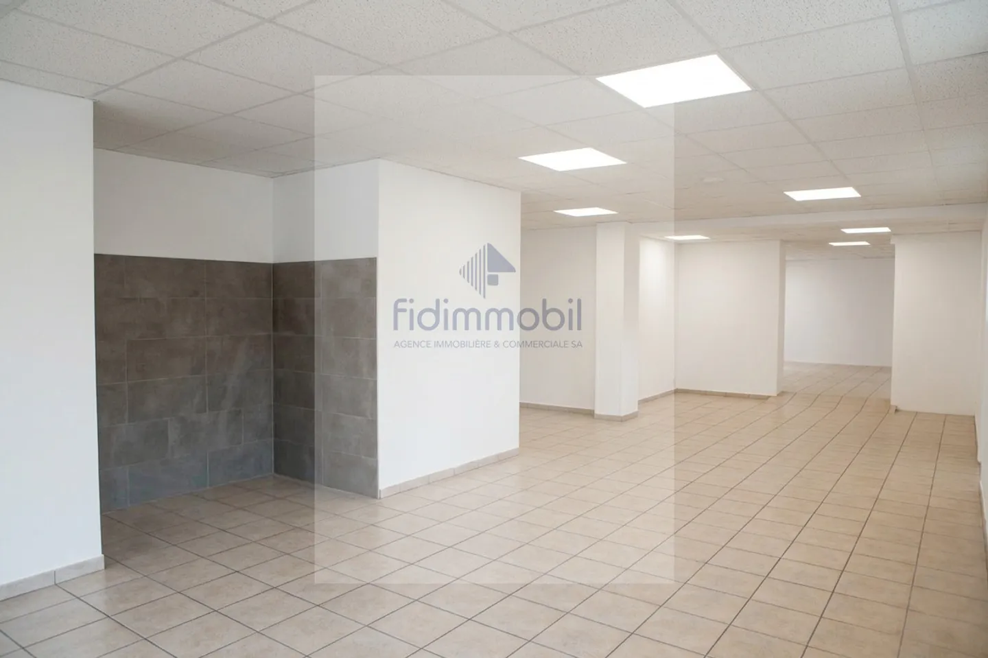 Une adresse emblématique au cœur de La Coudre - Photo 6 sur 12