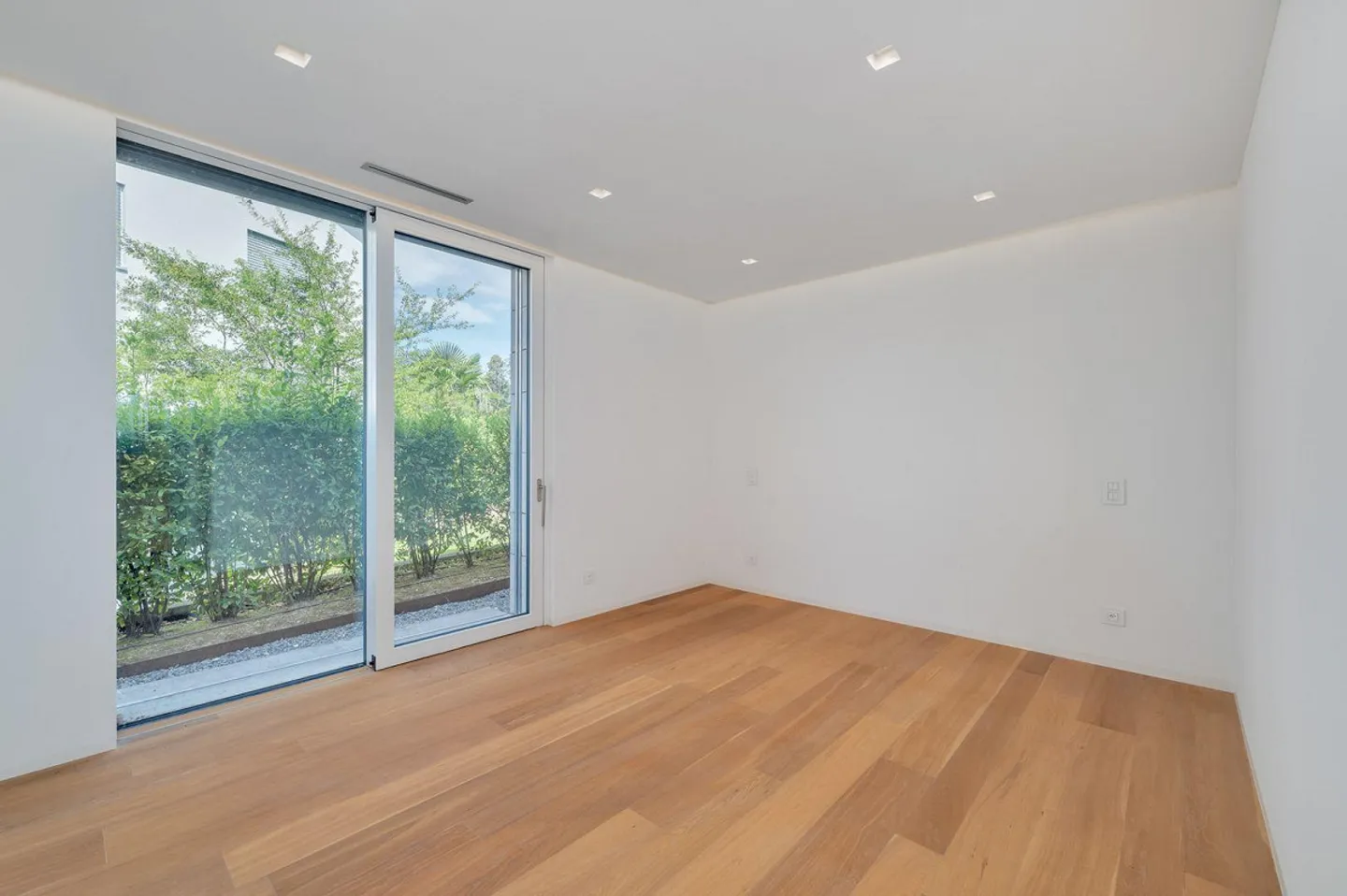 LUSSUOSO 4.5 LOCALI CON GIARDINO | LUXURIOUS 4.5-ROOM WITH GARDEN |... - Foto 8 von 13