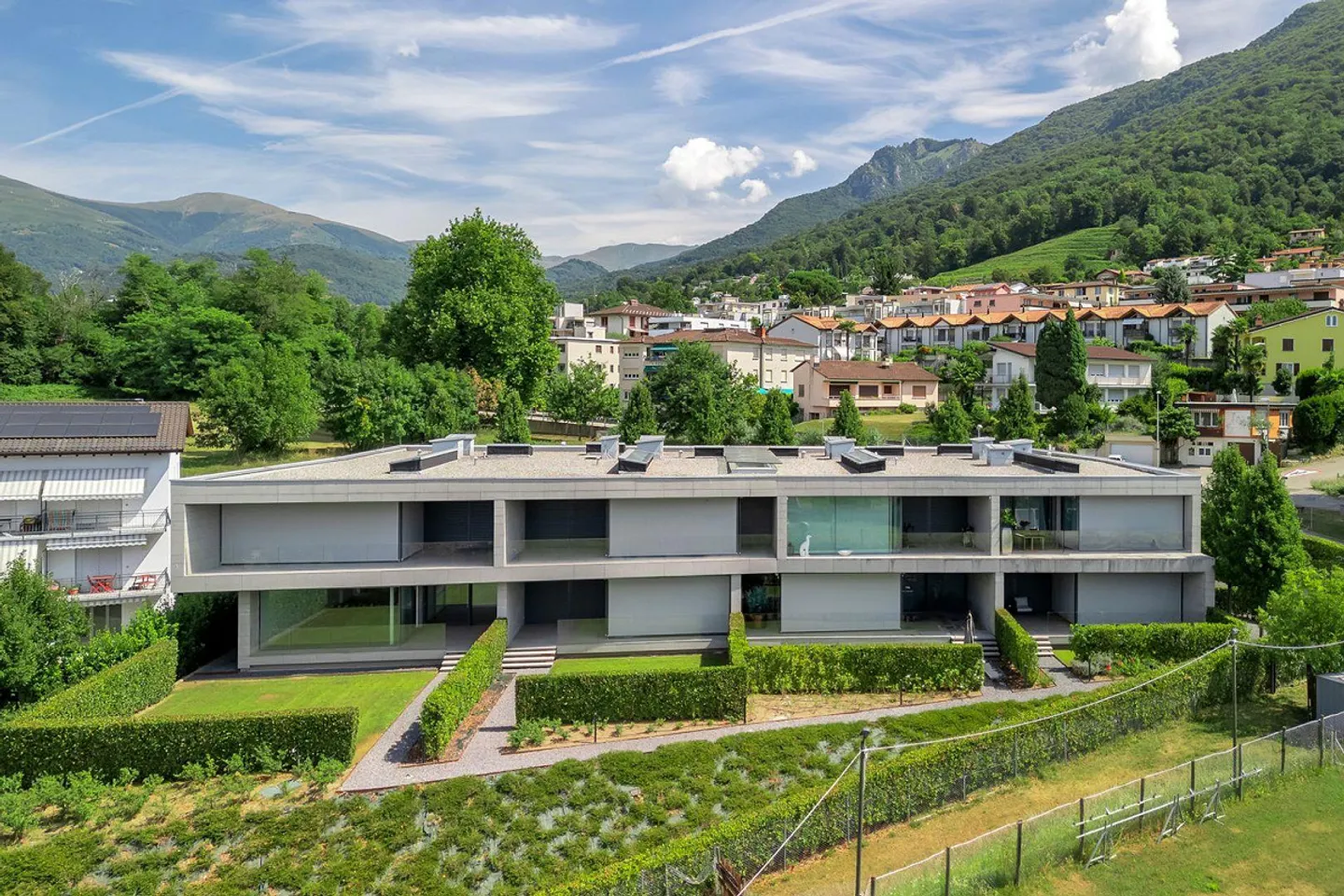 LUSSUOSO 4.5 LOCALI CON GIARDINO | LUXURIOUS 4.5-ROOM WITH GARDEN |... - Foto 2 von 13