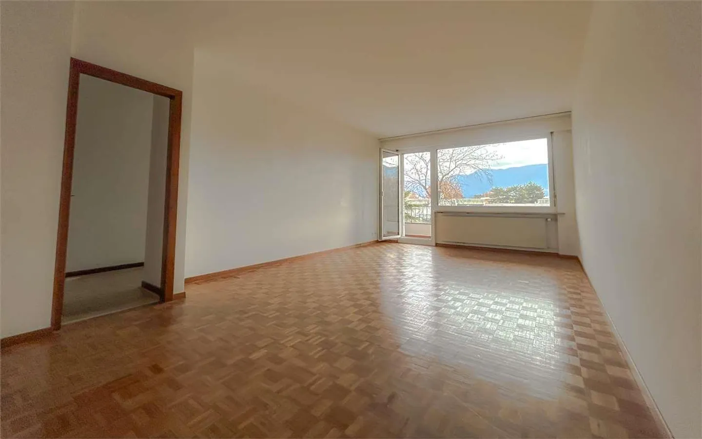 MASSAGNO: LARGE APARTMENT 7 ROOMS WITH THREE PARKING SPACES - Photo 4 of 12