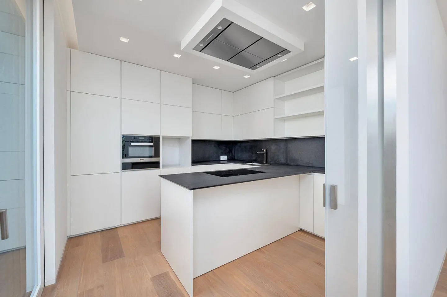 LUSSUOSO 4.5 LOCALI CON GIARDINO | LUXURIOUS 4.5-ROOM WITH GARDEN |... - Foto 6 von 13