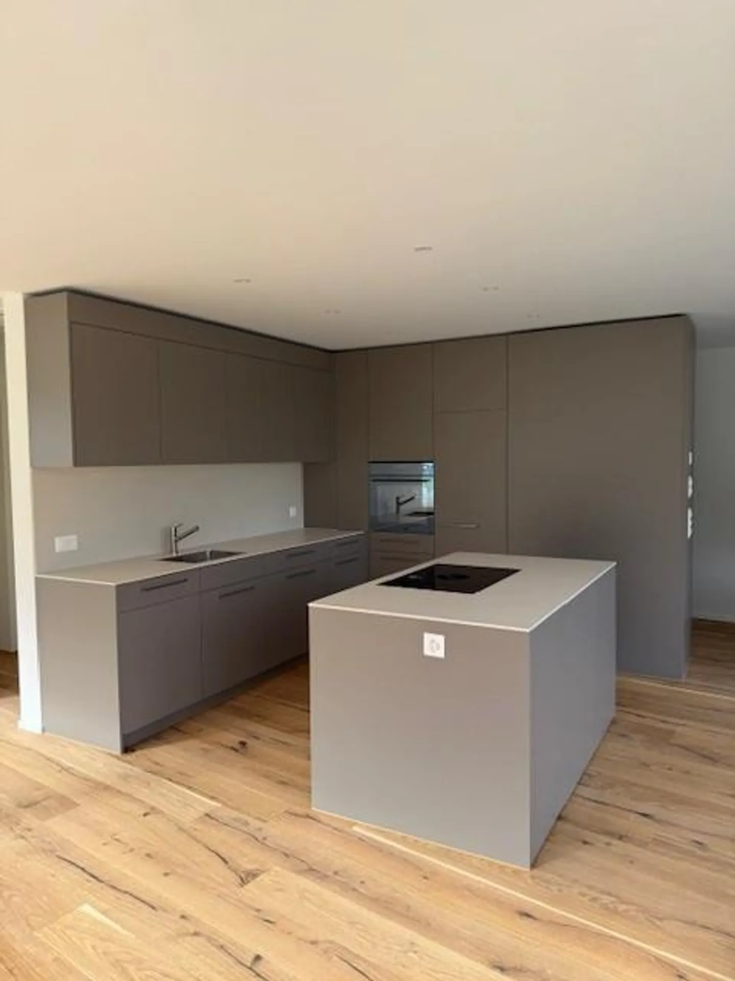 Moderne Wohnung mit sonnigem Balkon - Foto 3 von 7