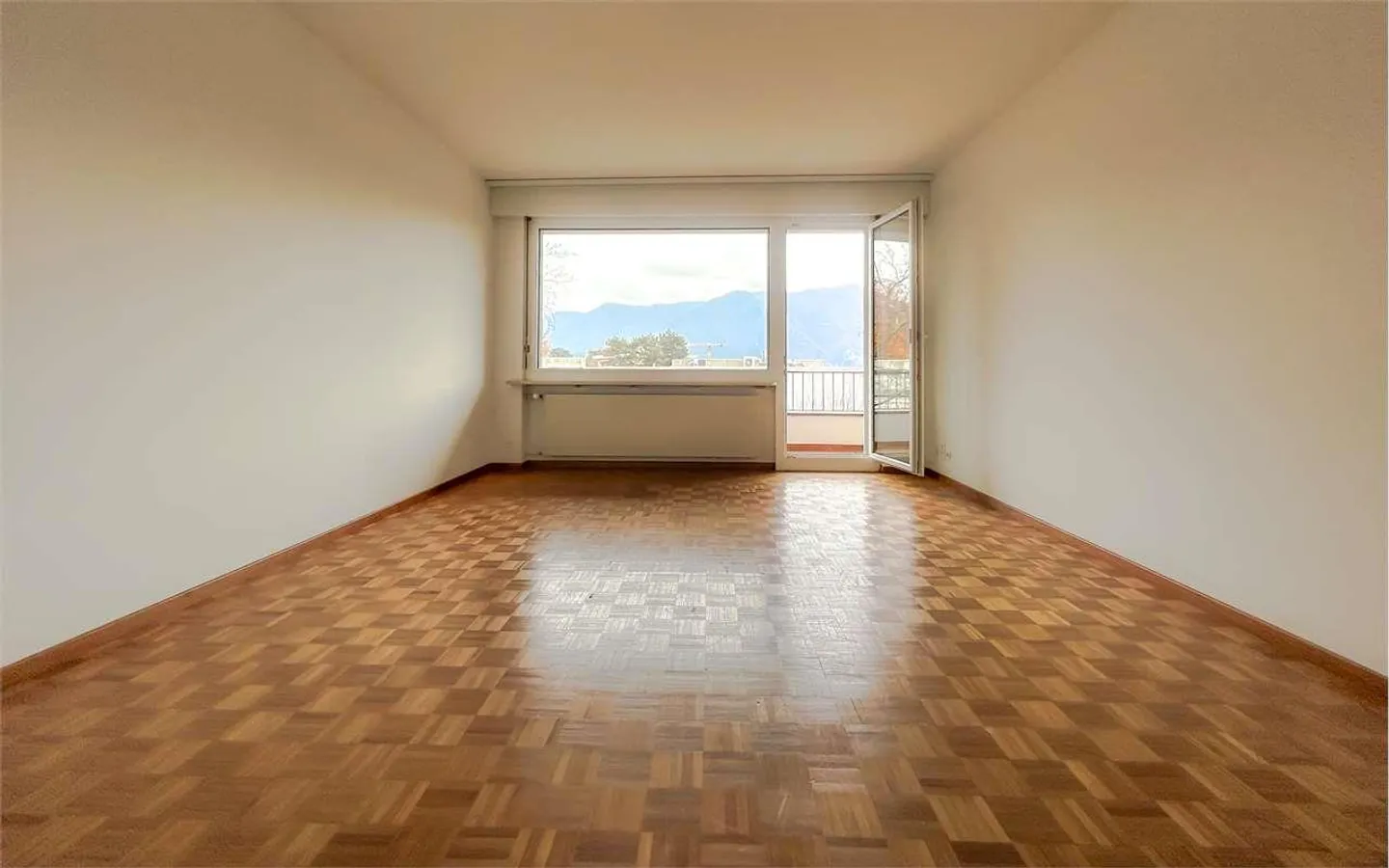 MASSAGNO: LARGE APARTMENT 7 ROOMS WITH THREE PARKING SPACES - Photo 5 of 12