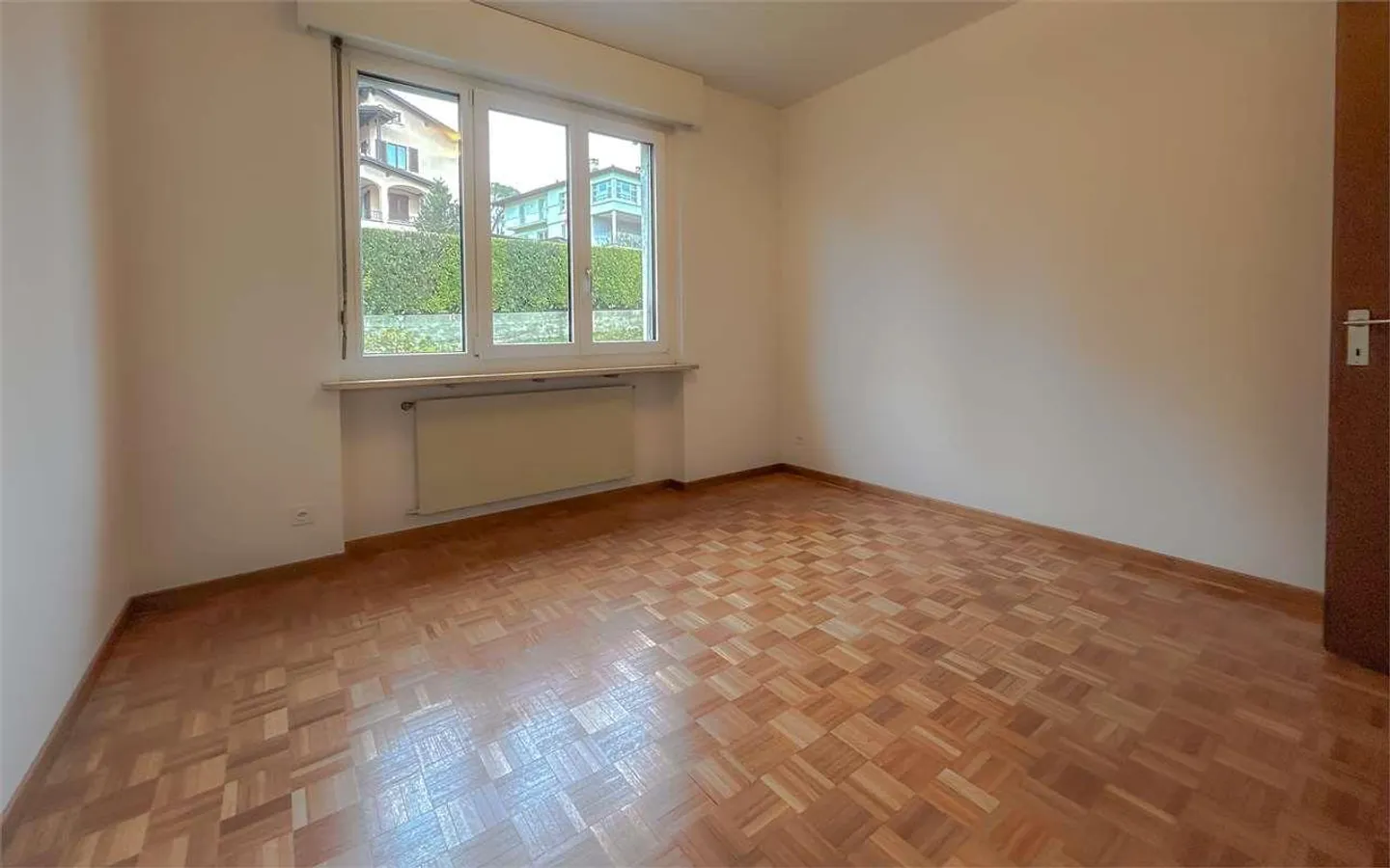 MASSAGNO: LARGE APARTMENT 7 ROOMS WITH THREE PARKING SPACES - Photo 8 of 12