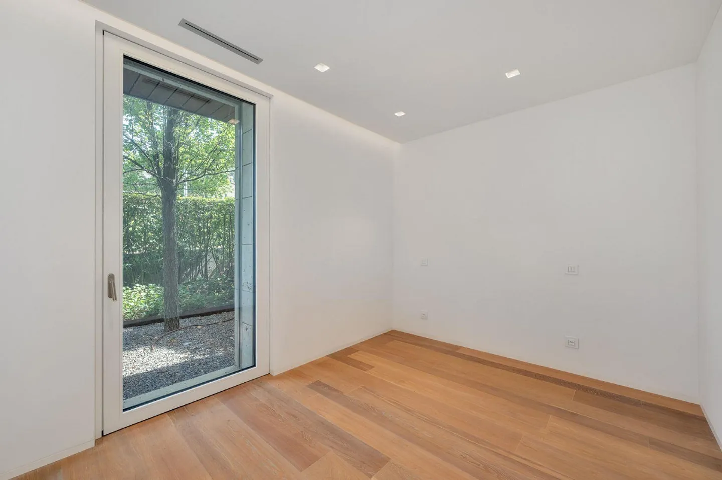 LUSSUOSO 4.5 LOCALI CON GIARDINO | LUXURIOUS 4.5-ROOM WITH GARDEN |... - Foto 10 von 13