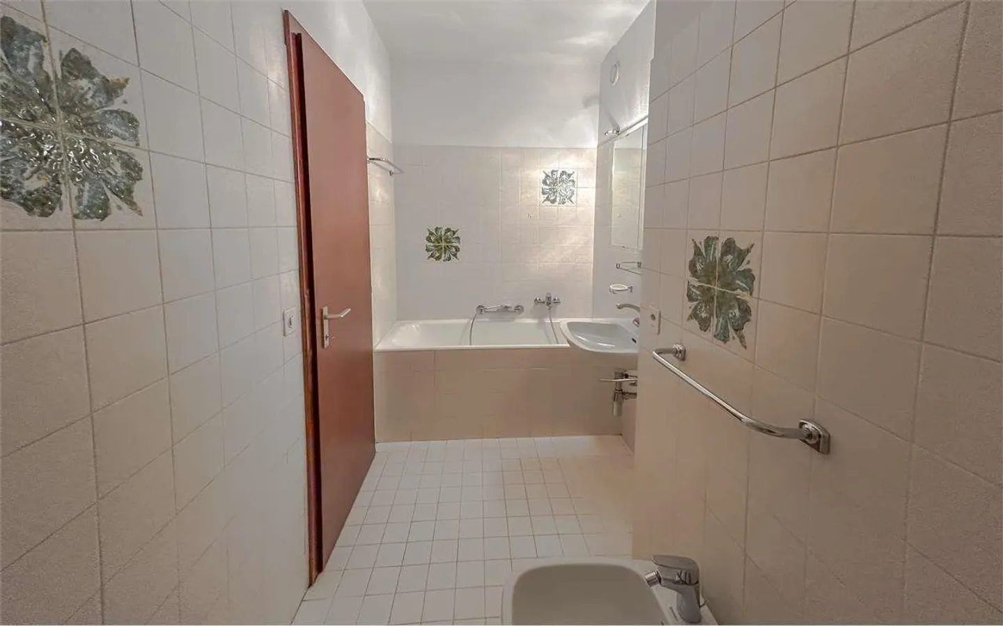 MASSAGNO: LARGE APARTMENT 7 ROOMS WITH THREE PARKING SPACES - Photo 11 of 12