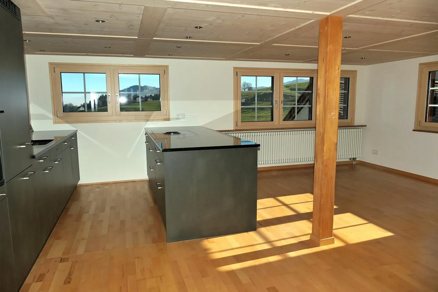 Appartamento luminoso ristrutturato con charme e vista - Foto 2 di 9