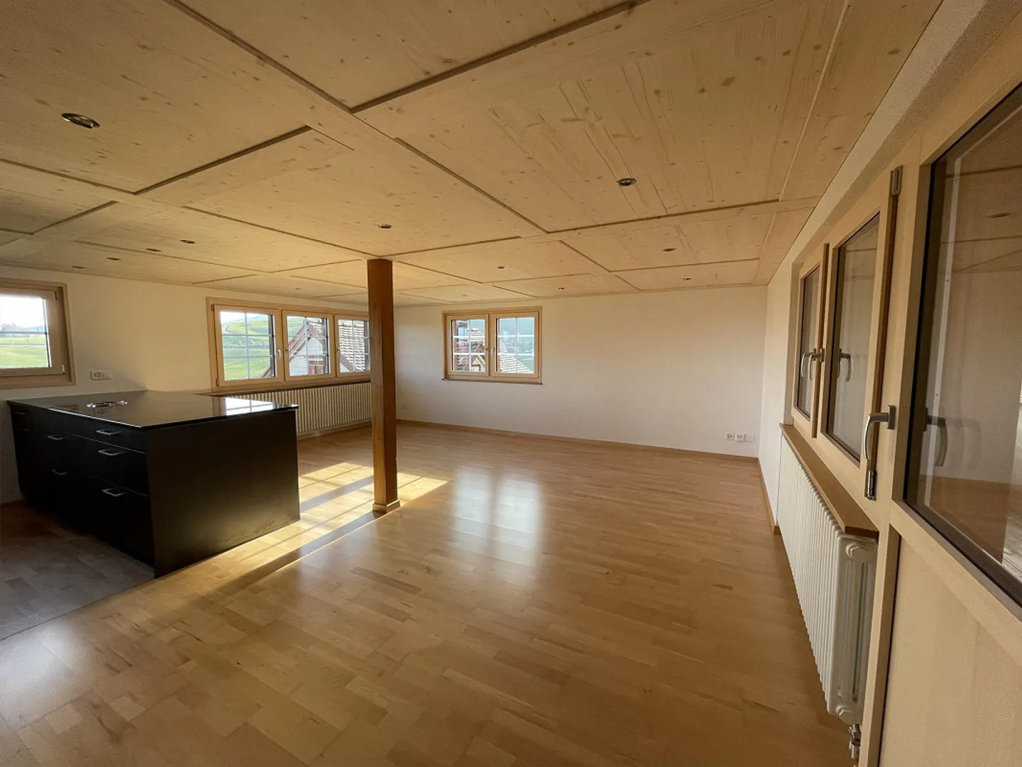 Appartamento luminoso ristrutturato con charme e vista - Foto 3 di 9