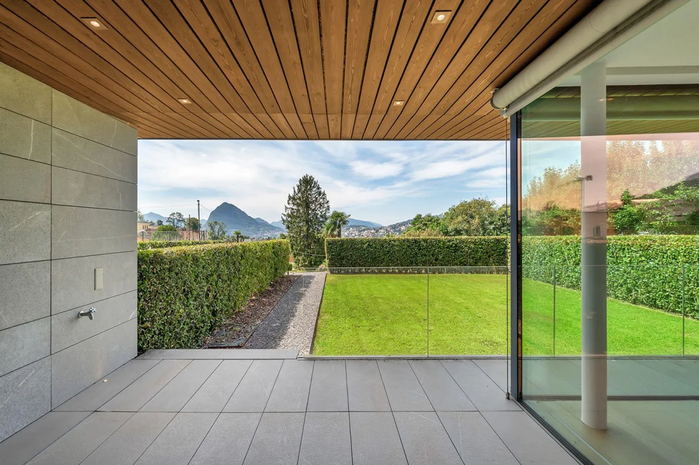LUSSUOSO 4.5 LOCALI CON GIARDINO | LUXURIOUS 4.5-ROOM WITH GARDEN |... - Foto 12 von 13