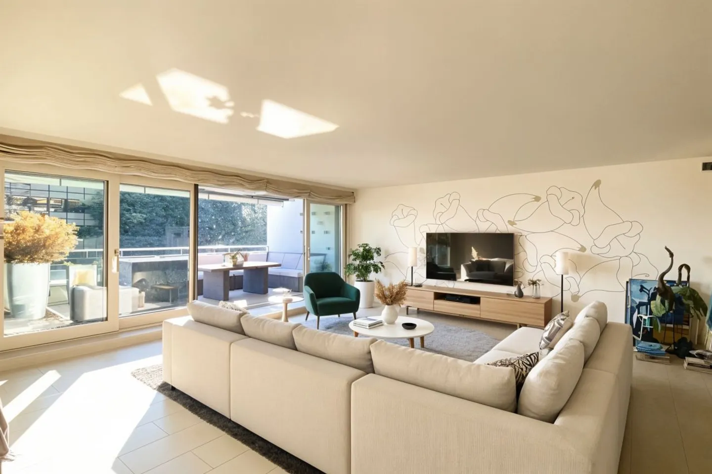 Selten auf dem Markt - Außergewöhnliches Duplex mit Garten und atemberaubendem Bergblick - Foto 1 von 8