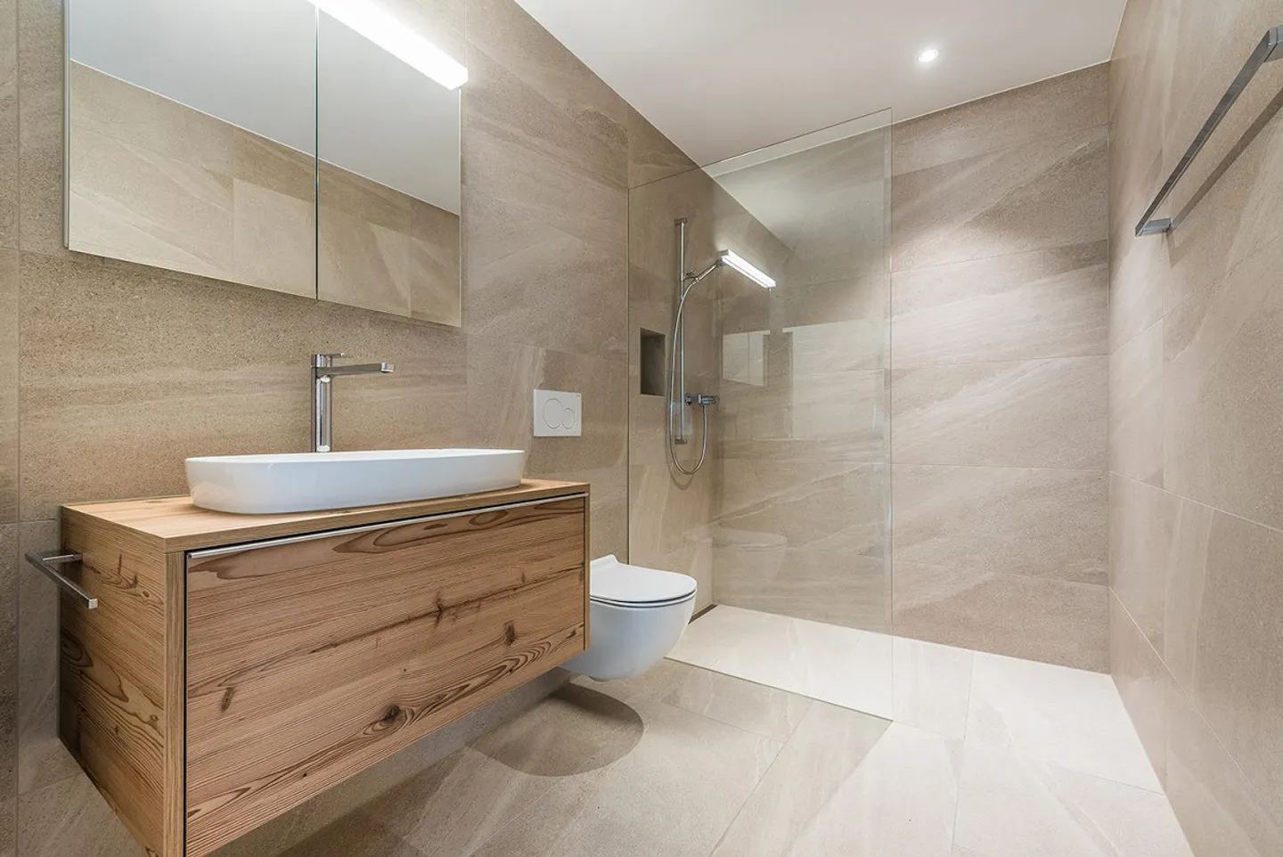 Wohnen mit Stil - modern und in zentraler Lage - Photo 2 of 11
