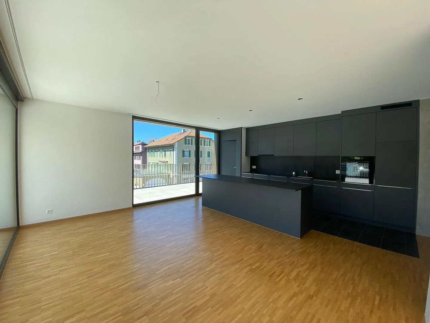 Wunderschöne Penthousewohnung mit 5,5 Zimmern - Foto 3 von 16