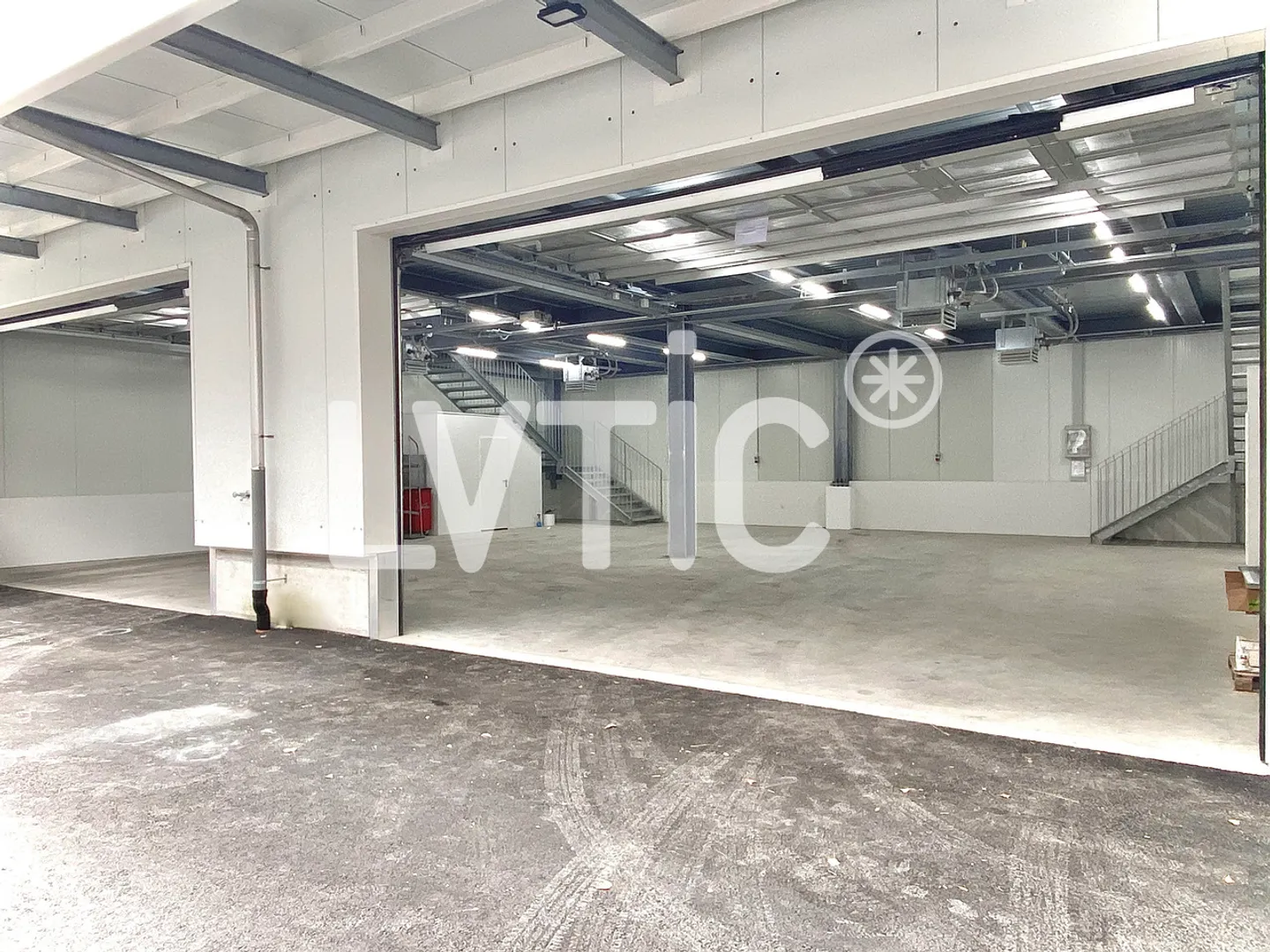 Laboratorio, deposito, locali di 427 m2 in affitto a Villeneuve - Foto 2 di 6