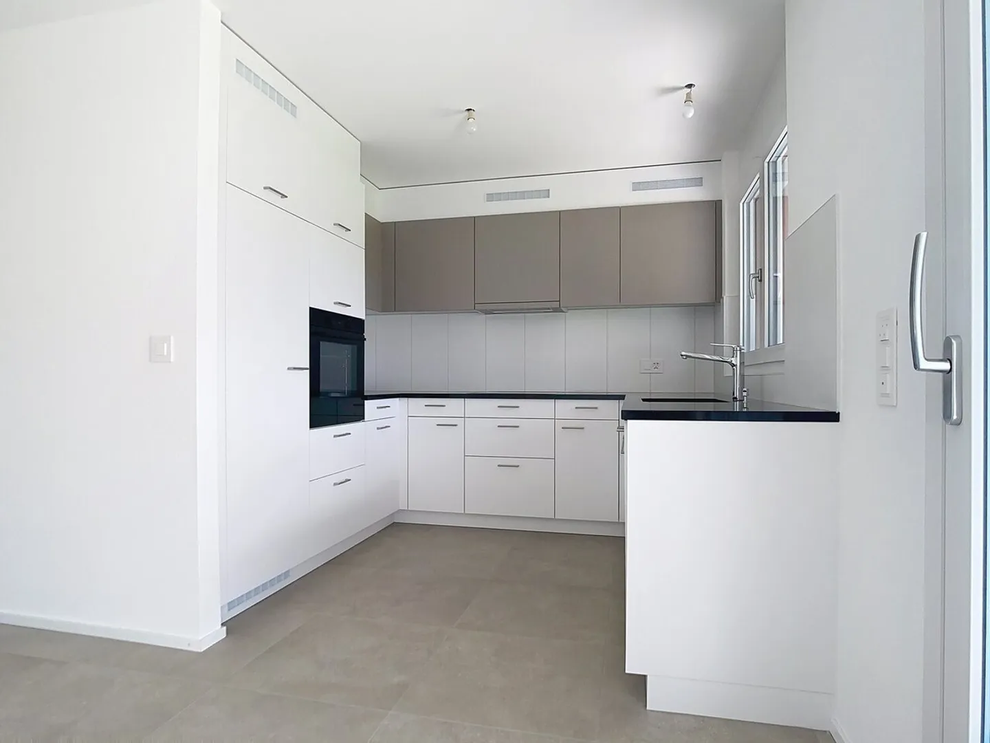 Appartement spacieux avec jardin - Photo 5 sur 12