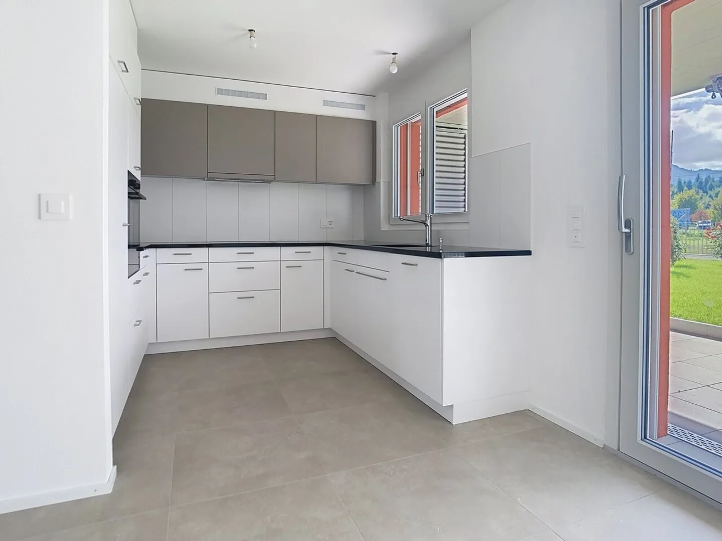 Appartement spacieux avec jardin - Photo 6 sur 12